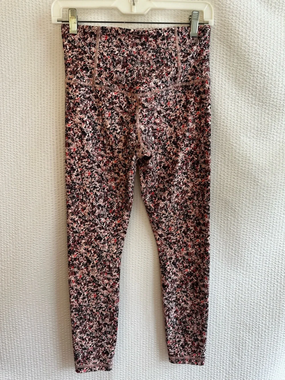 Athleta Elation Speckled Pink Red Black Cream 7/8 Tight Leggings Size: Small - Picture 2 of 8